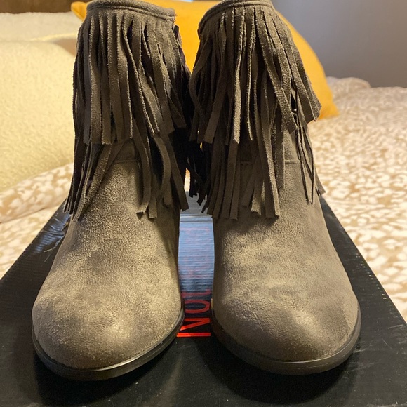 Gray heel boots - Picture 2 of 6